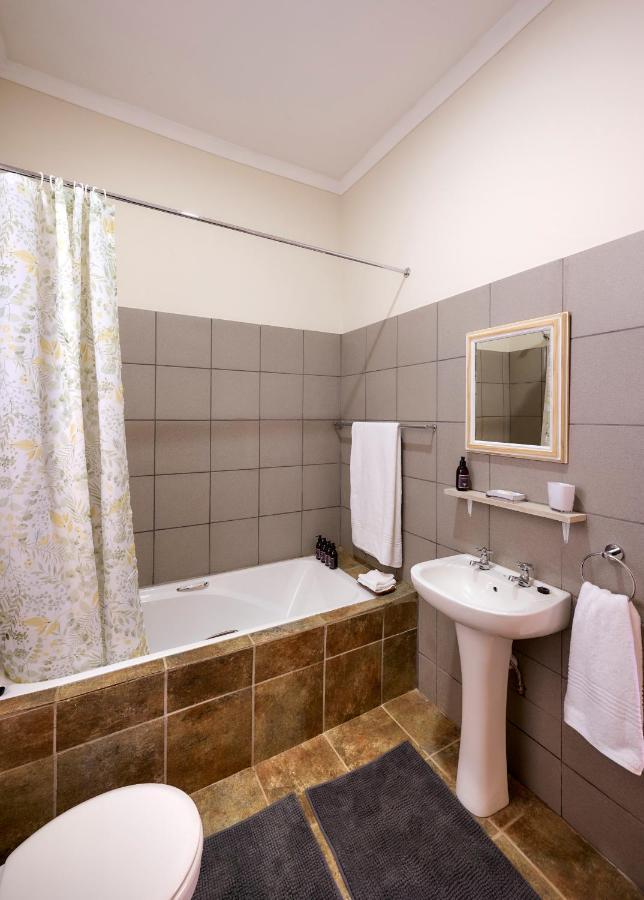 The Beekeeper'S Inn Louis Trichardt Bagian luar foto